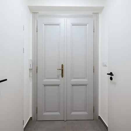 Luxury Musicians Apartment In Central Prague By Metro Vysehrad Exterior photo